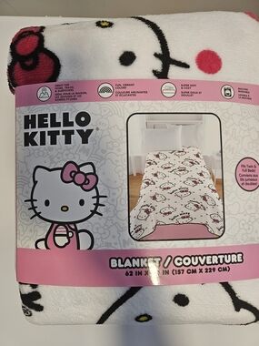 NWT- Hello Kitty White and Red Plush Blanket TWIN/FULL